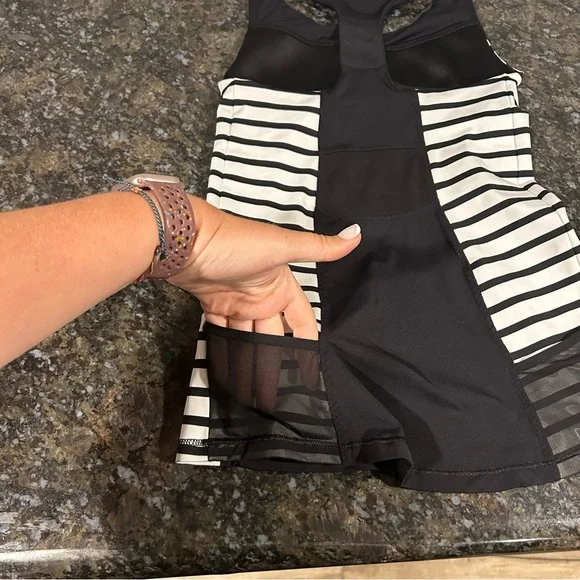 Athleta Ace Racer Back Tank Top Black White Stripes Tennis EUC XS - Picture 8 of 12